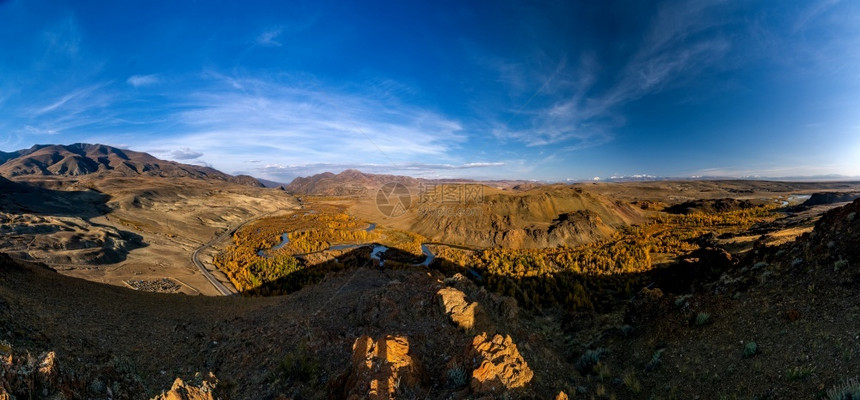 秋天的阿尔泰山和丘陵全景照片秋天的阿尔泰山和丘陵全景照片晴天绿色休息图片