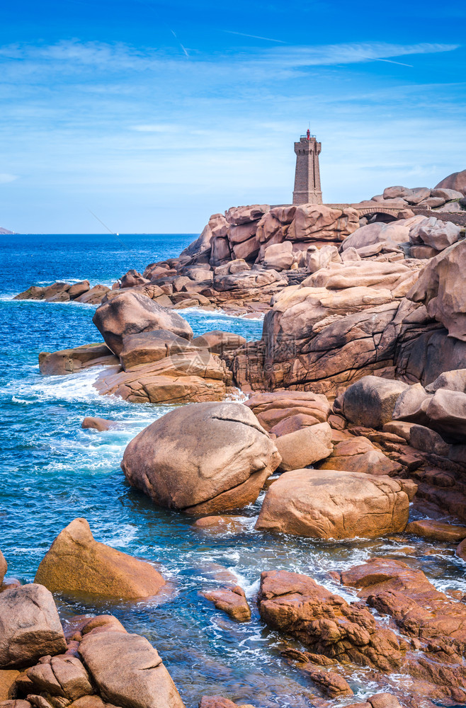 地标法国西北部布列塔尼粉红花岗岩海岸的灯塔和石结欧洲图片