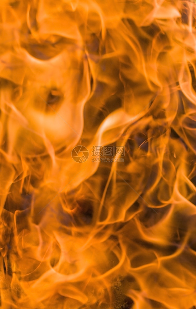 木柴和其他材料的橙色火焰闭合焦点不集中或田地橙色火焰深度小发光的出去液体图片