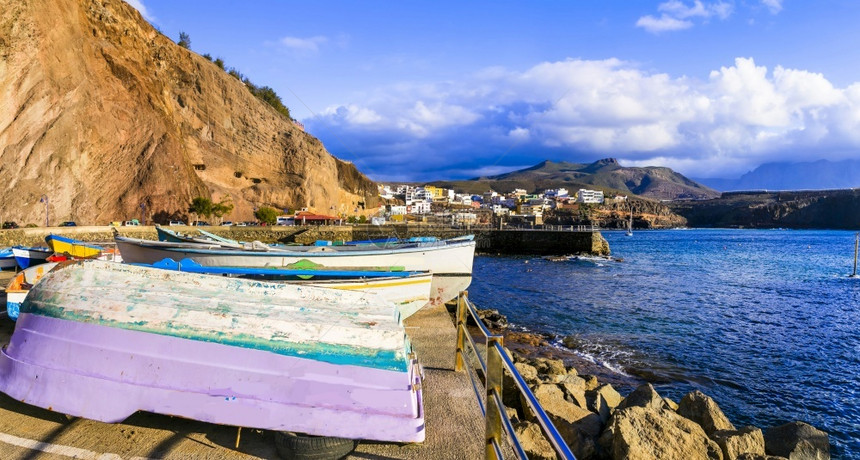 生动传统的大加那利岛景色优美的大加那利岛风景优美沿海城镇北部的萨尔迪纳港水图片