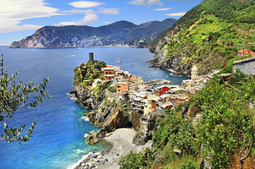 Cinqueterre意大利Vernazza村Liguria著名的公园沉降山地标图片