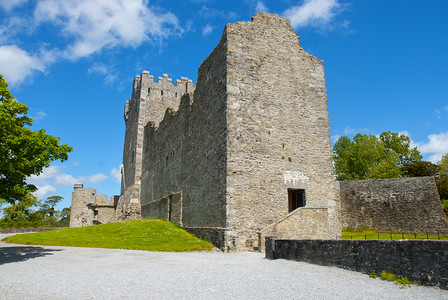 凯尔特人罗斯城堡蓝天爱尔兰凯里县绿色塔图片