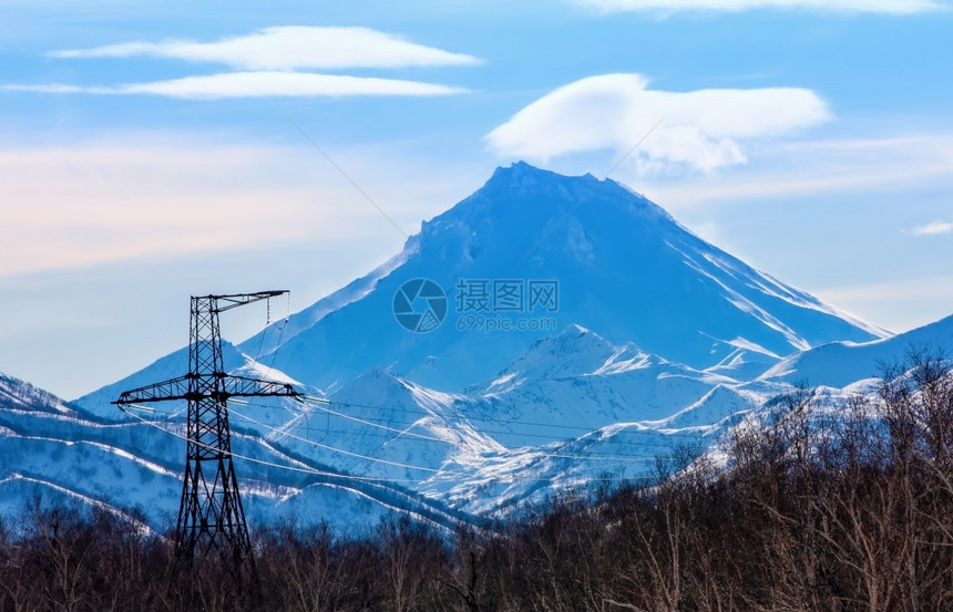 寒冷的高堪察加和压电线上的Vilyuchinsky火山技术图片