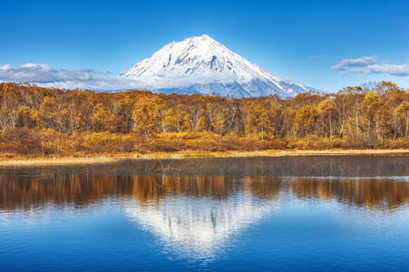 雪山秋季景色图片