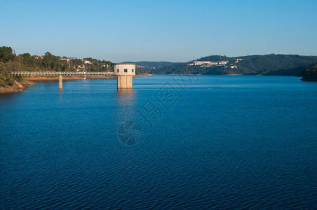 车站液压葡萄牙托马尔的泽雷河和卡斯特洛德波大坝令人惊艳的景象建造图片