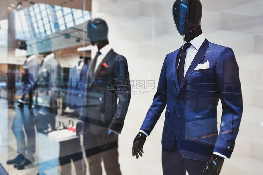 购物概念由假人有选择的焦点为男子提供时髦西装的商店前柜台男人体模型优雅的图片