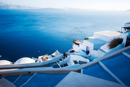 OiaSantorini希腊以浪漫和美丽的日落闻名白色自然水图片