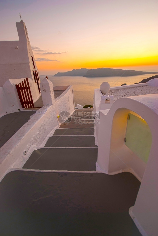 OiaSantorini希腊以浪漫和美丽的日落闻名建造采取圣托里尼图片