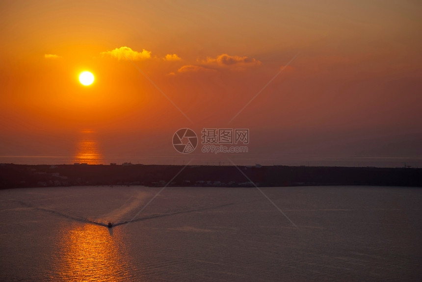 基克拉泽斯夏天丰富多彩的OiaSantorini希腊以浪漫和美丽的日落闻名图片