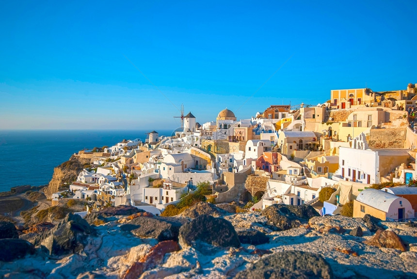 OiaSantorini希腊以浪漫和美丽的日落闻名自然基克拉泽斯爱琴海图片