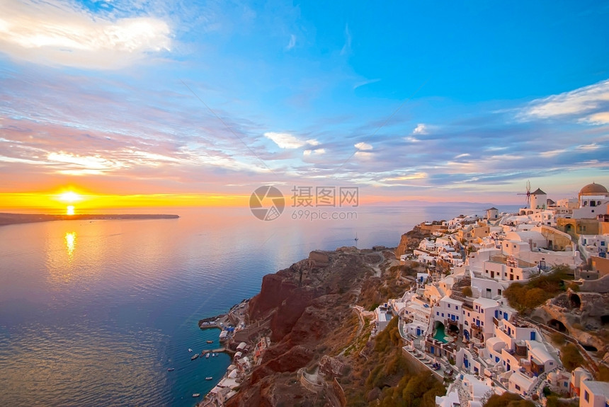 天空景观OiaSantorini希腊以浪漫和美丽的日落闻名爱琴海图片