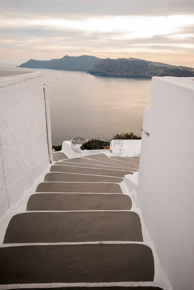 OiaSantorini希腊以美丽的浪漫日落闻名风车浪漫的图片