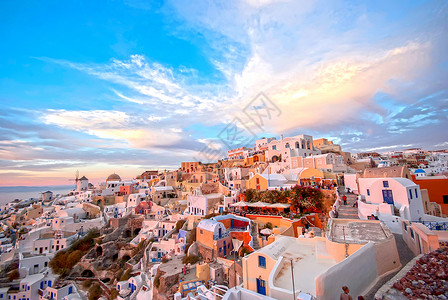 白色的采取OiaSantorini希腊以美丽的浪漫日落闻名伊亚背景图片