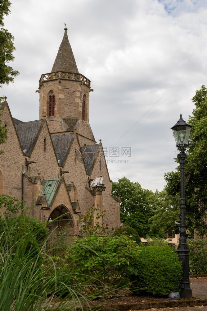 德国BadSobernheim的SaintMatthias教区外部的建造筑学图片