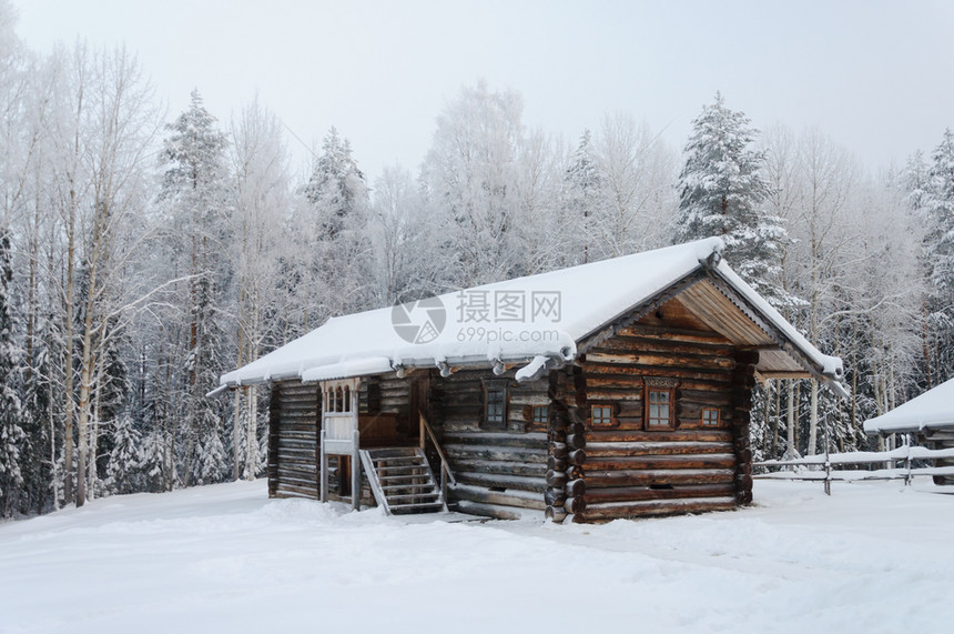 古老的勉强北部露天博物馆MalyeKorely靠近俄罗斯冬季霜冻日俄罗斯阿汉格尔克附近的MalyeKorely粗糙的图片