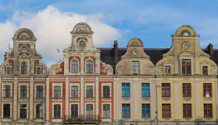 佛兰芒语镇法国Arras大广场周围的旧楼建筑结构体图片