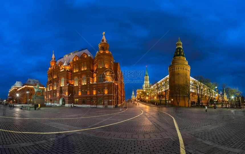 砖发光的克里姆林宫和俄罗斯莫科晚间历史博物馆强化图片
