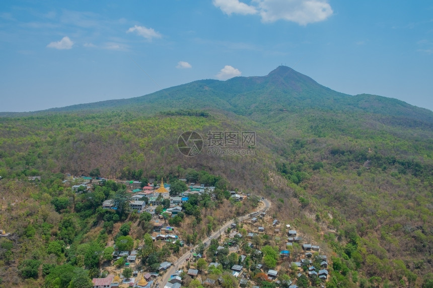 高的缅甸东南亚和的波帕山村精神景观图片