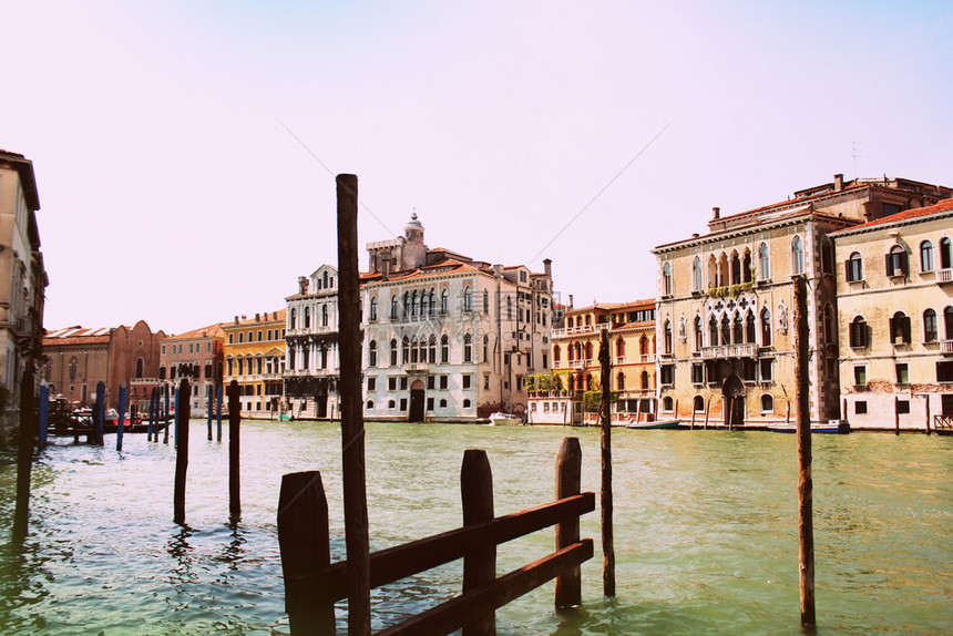 意大利语浪漫的旅行意大利威尼斯运河沿线的精美古董建筑意大利威尼斯运河沿线的精美建筑图片