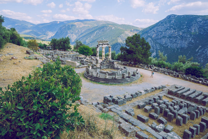 古董建造希腊废墟和代的柱子2019年月3日行走旅游者夏天图片