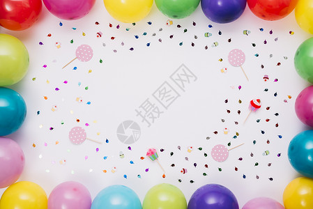 可爱气球边框蛋糕甜点彩色气球边框与五彩纸屑道具白色背景高分辨率照片彩色气球边框与五彩纸屑道具白色背景高质量照片横幅背景