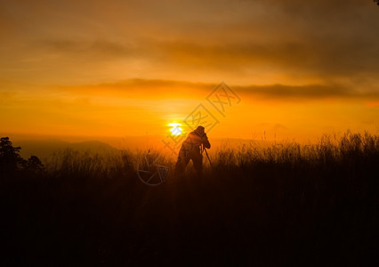 水平的拍摄日落时风景照片的摄影记者周光片烟农村图片