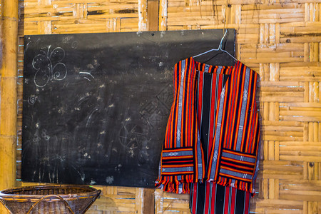优质的非洲式校舍教室黑板和校服或教师制内部的非洲式教室简单的非洲人图片