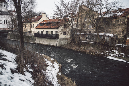 水天立陶宛维尔纽斯Uzupis区冬季河旅行图片