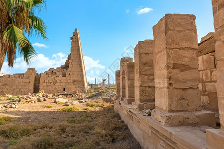 法老埃及卡纳克寺庙建筑群中被摧毁的厅卡纳克砂岩拉美西斯图片