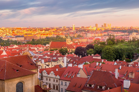 来自布拉格城堡的景象日落的城市教科文组织纪念物捷克塔欧洲历史图片
