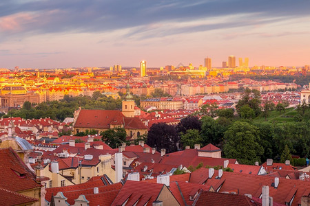 黄昏暮大教堂来自布拉格城堡的景象日落的城市教科文组织纪念物捷克图片