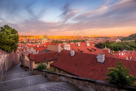 老的暮来自布拉格城堡的景象日落的城市教科文组织纪念物捷克黄昏图片