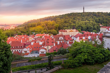 大教堂哥特建造来自布拉格城堡的景象日落的城市教科文组织纪念物捷克图片