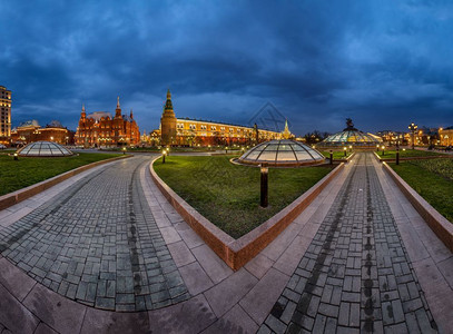 历史的文化乔治马内格广场和莫斯科克里姆林宫之夜的全景俄罗斯莫科图片