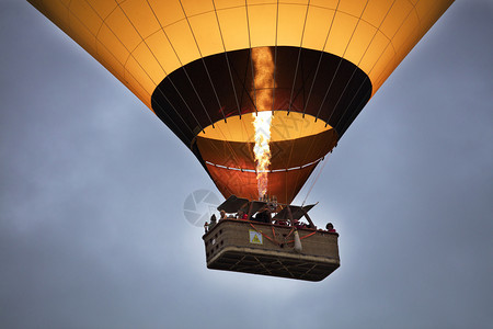 嘉年华12模版夏天娱乐气球在蓝的飞行从卡帕多西亚头顶的篮子看12058土耳其气球在蓝天的飞行土耳其颜色背景