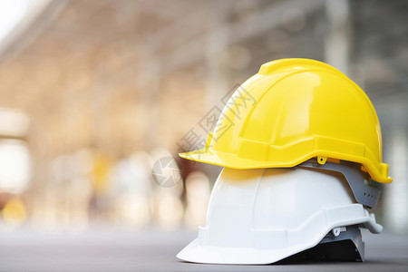 商人经理男建筑工程安全头盔在建筑部门内使用在建筑部门图片
