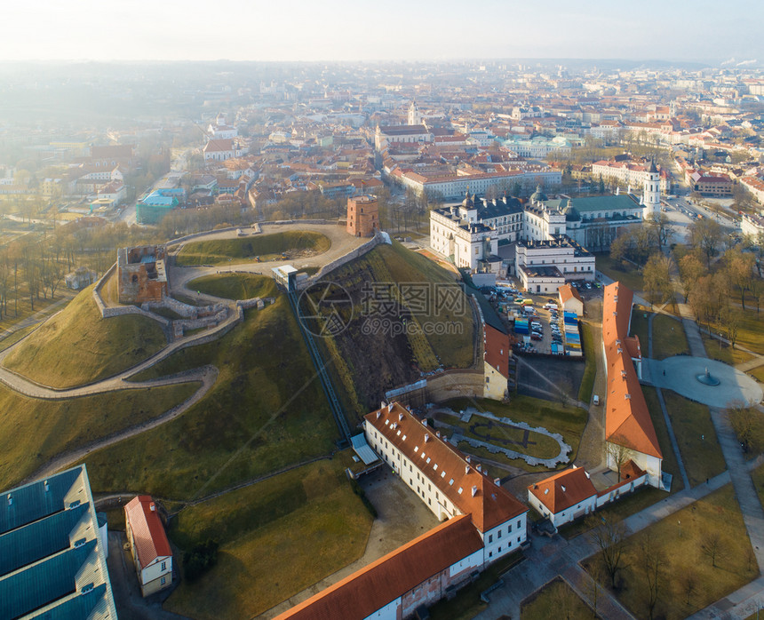 大教堂中央立陶宛Gediminas山Gediminas城堡塔和维尔纽斯老城的空中景象镇图片