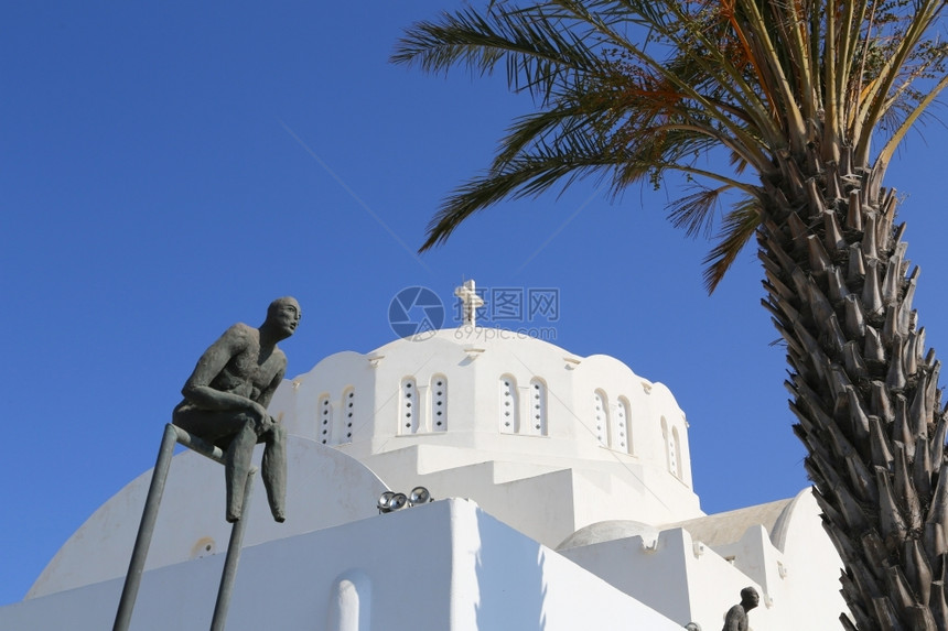 希腊圣托里尼首都菲拉的一个白色教堂旅游的费拉基克泽斯图片
