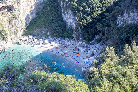 哈皮提欧洲景观爱琴海希腊法基斯特拉海滩PelionFakistra海滩希腊20年8月1日在希腊佩利翁地区边远海滩Fakistra背景
