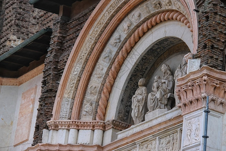 在意大利博洛尼亚圣彼得罗奥巴西利卡的雕塑佩特罗尼奥著名的图片
