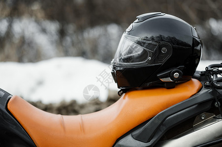 阿古斯塔闪亮的自由带头盔摩托车特写高分辨率照片带头盔的摩托车特写高质量照片成人背景