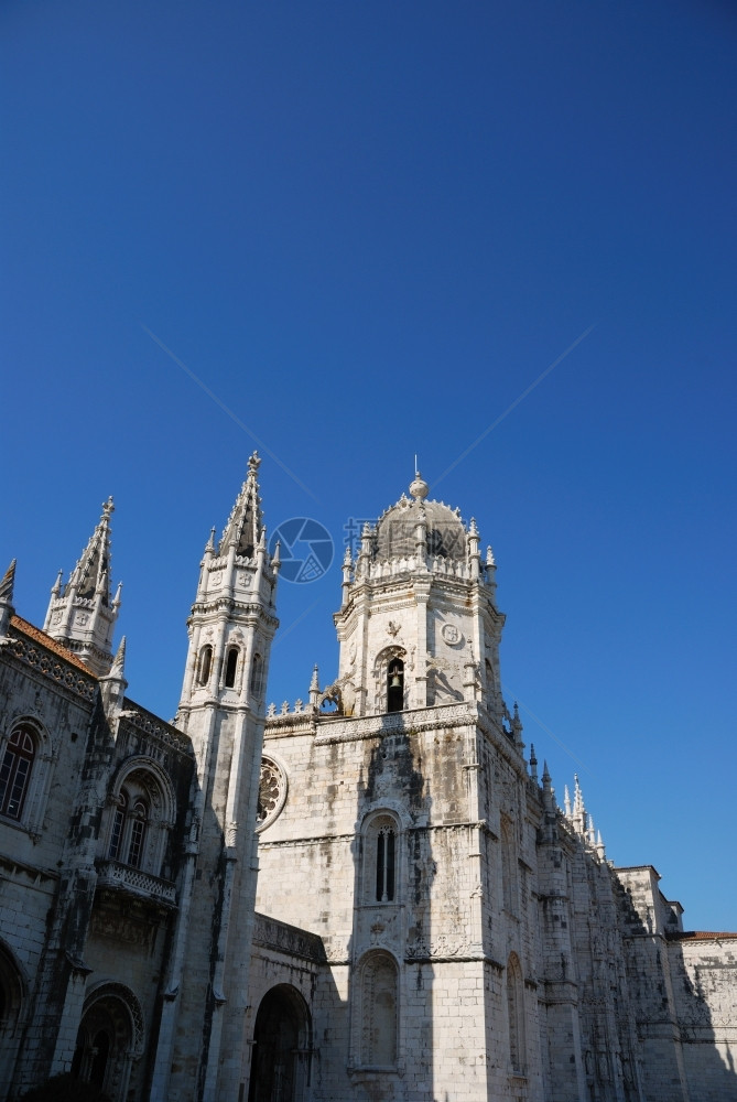 哥特手动旅行葡萄牙里斯本著名的希阿诺尼米特人修道院地标葡萄牙里斯本蓝天背景图片