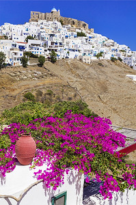 Chora村和希腊城堡的普拉岛景象旅游的十二烷夏天高清图片