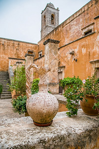 察加罗隆吸引力希腊干尼亚2013年5月在希腊克里特岛干尼亚地区的Tsagaroli的AgiaTriada修道院2013月在希腊克里特岛的背景