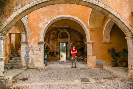 察加罗隆旅行希腊语干尼亚2013年5月在希腊克里特岛干尼亚地区的Tsagaroli的AgiaTriada修道院2013月在希腊克里特岛的背景