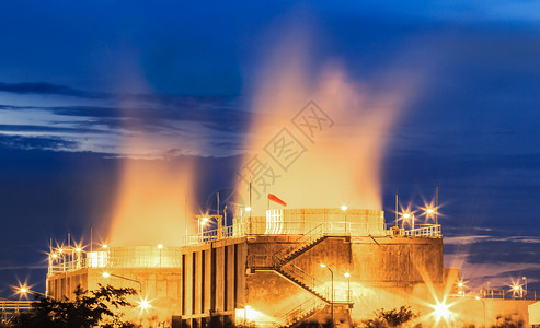 燃气涡轮机发电厂供水冷却系统塔台天空蒸汽屋顶图片