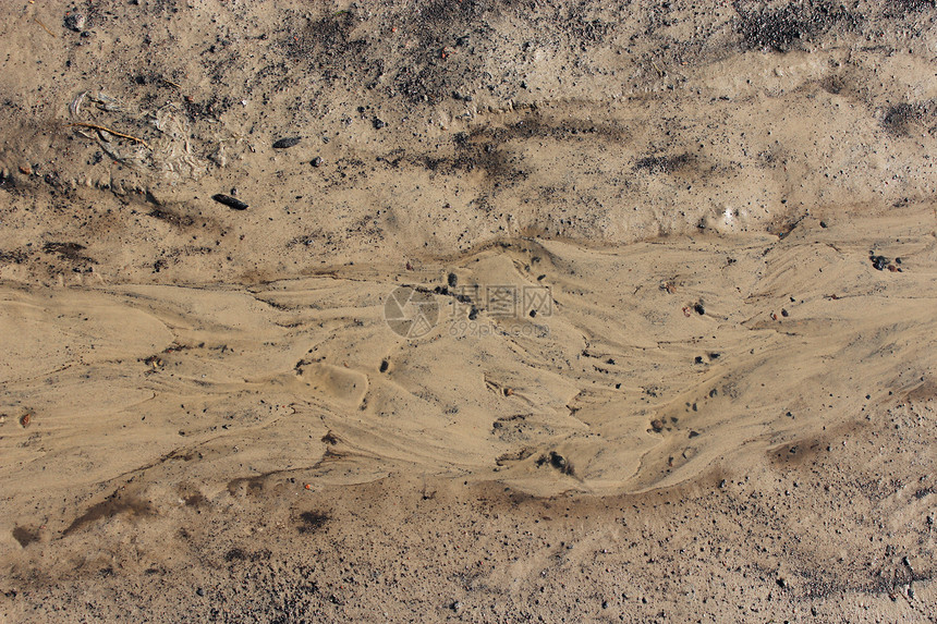 湿的肮脏泥土和流图像层总计图片