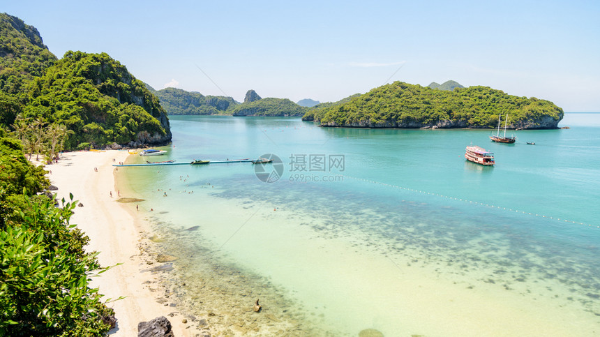 海滨柯场景在泰国苏拉特萨尼的MuKoAngThong海洋公园看到夏季从KoWuaTahall群岛看的海滩浮码头和上美丽的景色宽屏图片