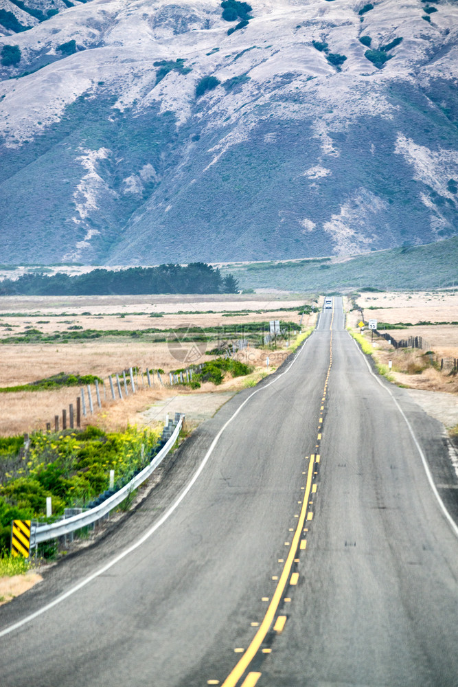 假期通道路边长的美丽道路国乡村图片