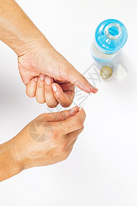 肿么肥事使用酒精消毒的急救是伤口特征手指伤口一个手指药品第的帮助背景